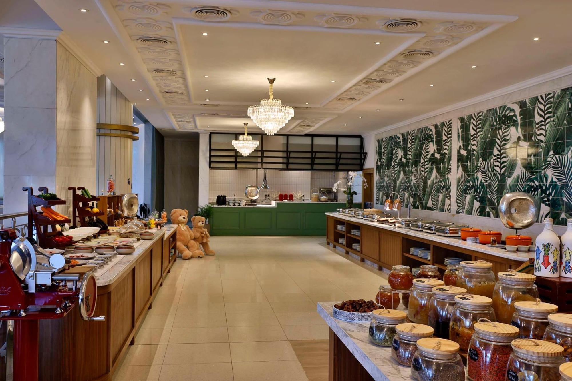 哈伊马角华尔道夫酒店 拉斯阿尔卡麦 外观 照片 The buffet at the hotel