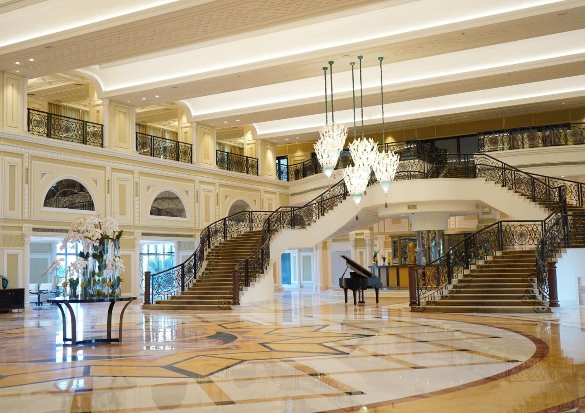 哈伊马角华尔道夫酒店 拉斯阿尔卡麦 外观 照片 The lobby of the hotel