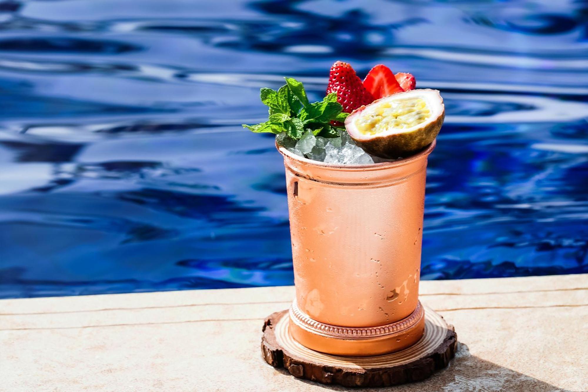 哈伊马角华尔道夫酒店 拉斯阿尔卡麦 外观 照片 A strawberry basil mule