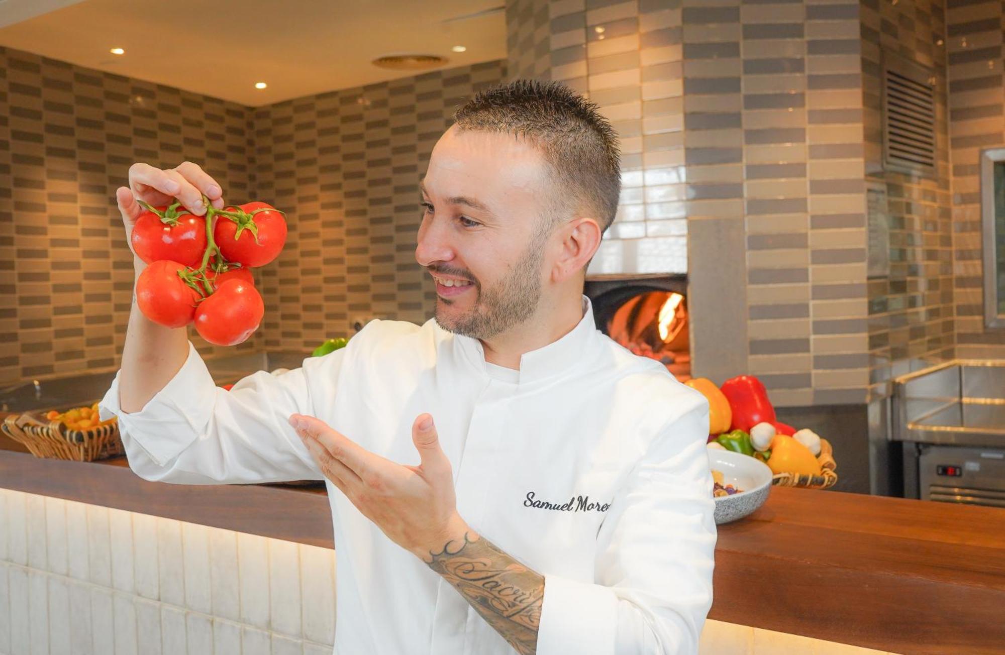 哈伊马角华尔道夫酒店 拉斯阿尔卡麦 外观 照片 Chef Manuel Martell
