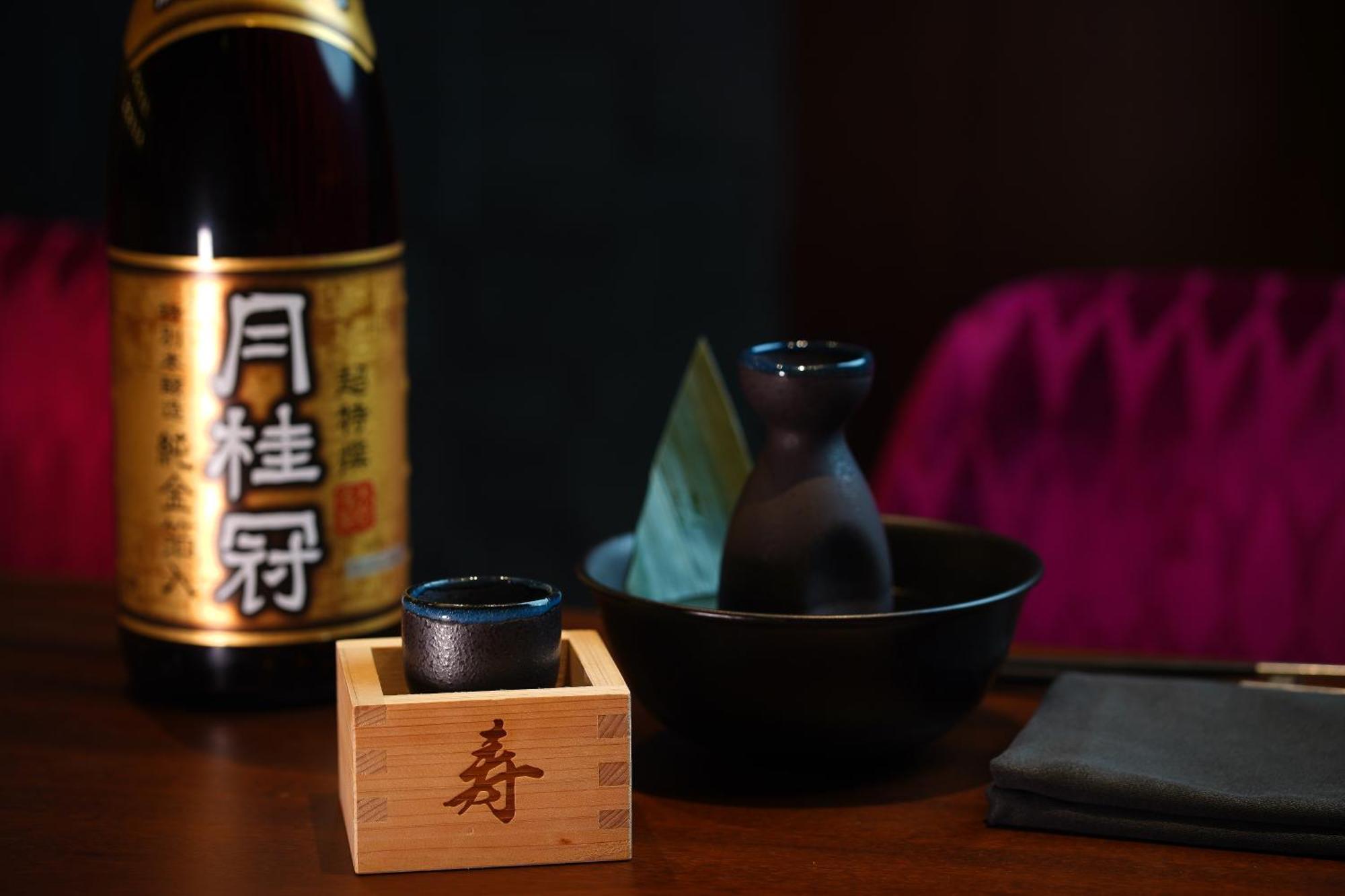 哈伊马角华尔道夫酒店 拉斯阿尔卡麦 外观 照片 A bottle of Japanese sake