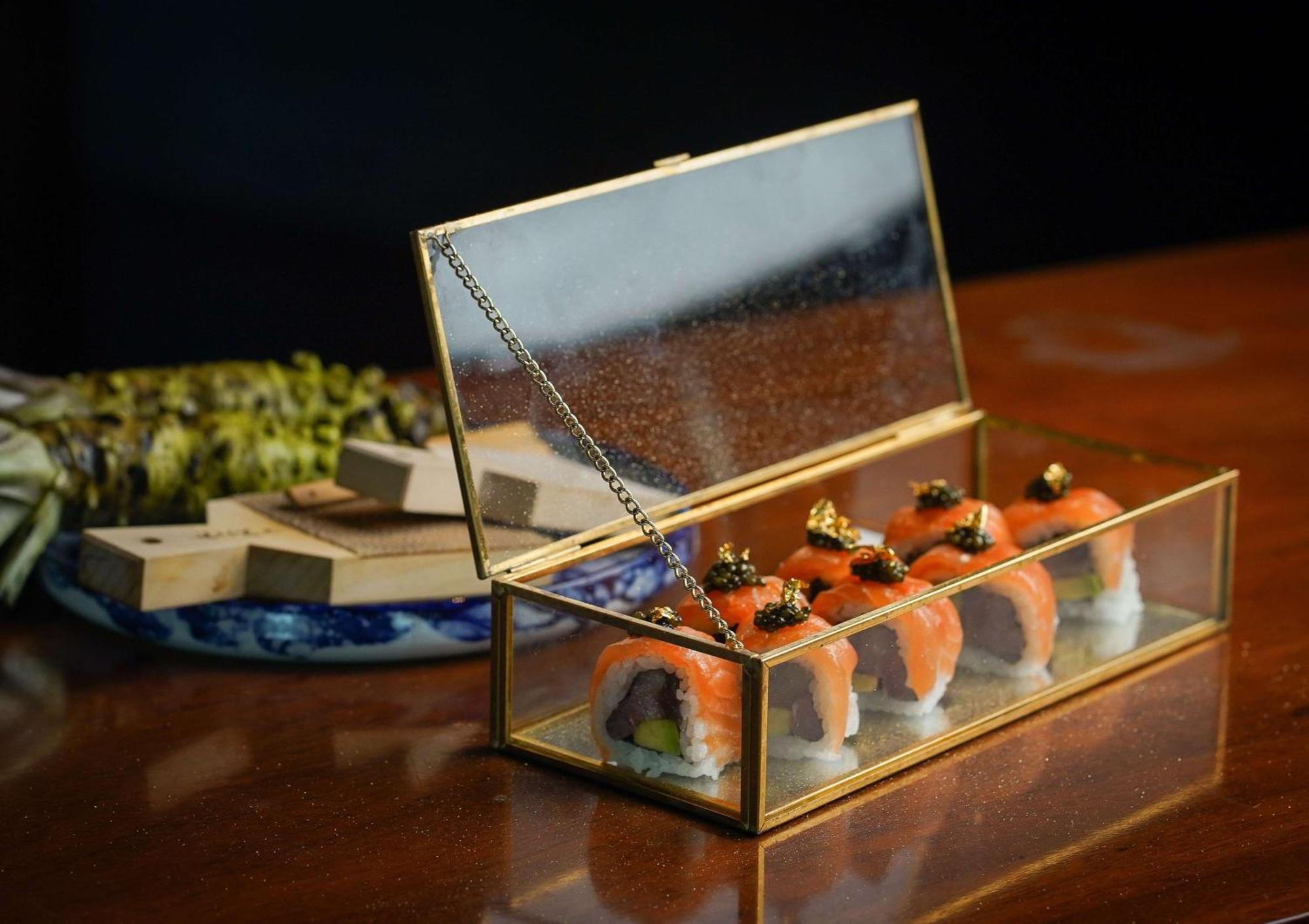 哈伊马角华尔道夫酒店 拉斯阿尔卡麦 外观 照片 A glass jewellery box
