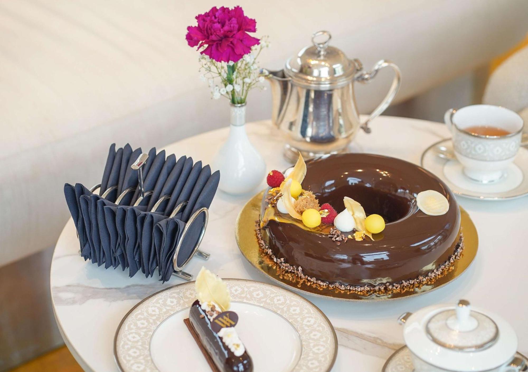 哈伊马角华尔道夫酒店 拉斯阿尔卡麦 外观 照片 A chocolate cake